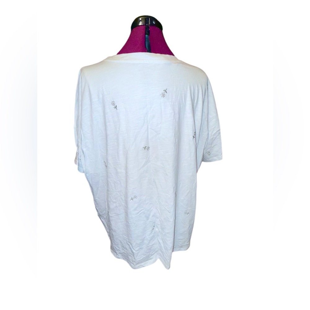 24/7 Dawson Embroidered Floral Crew Neck Tee 3x NWOT - Picture 4 of 10